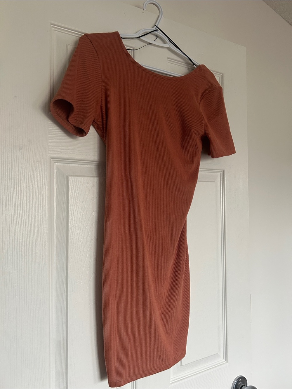 Women's Short Sleeve Ribbed Bodycon Dress in Rust